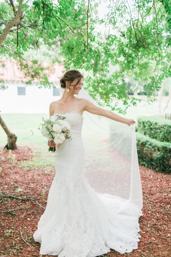 The Chapel Veil - A single-layer long veil, chapel veils are usually two – two and a half meters long. | www.rossiniweddings.com