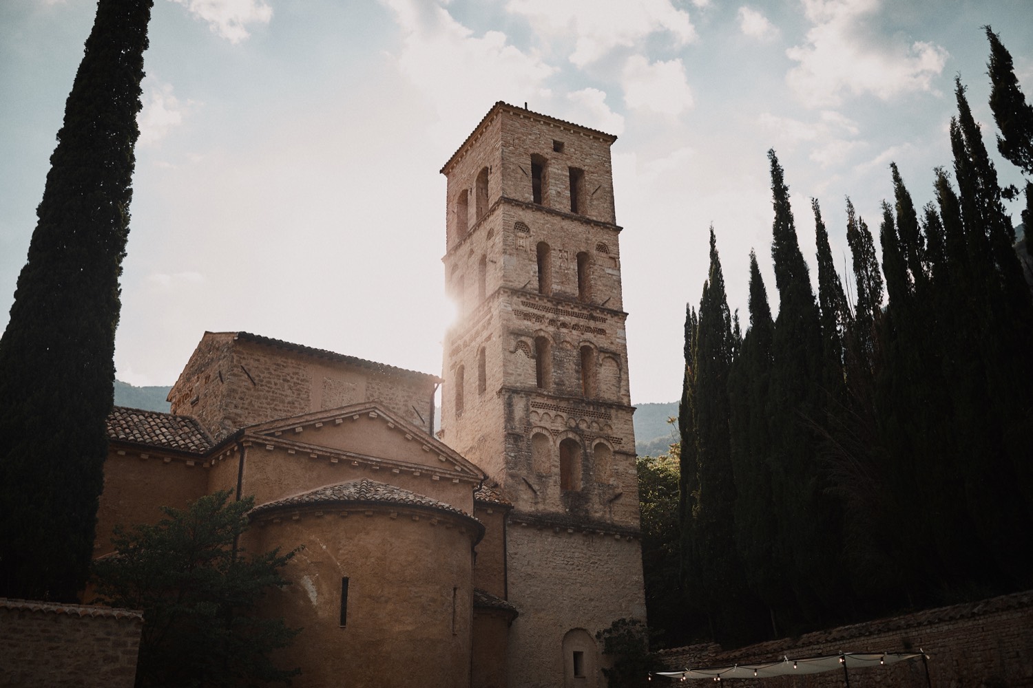 This beautiful wedding took place in Abbazia San Pietro in Valle, nestled in the hills of Umbria near Terni, Italy. 