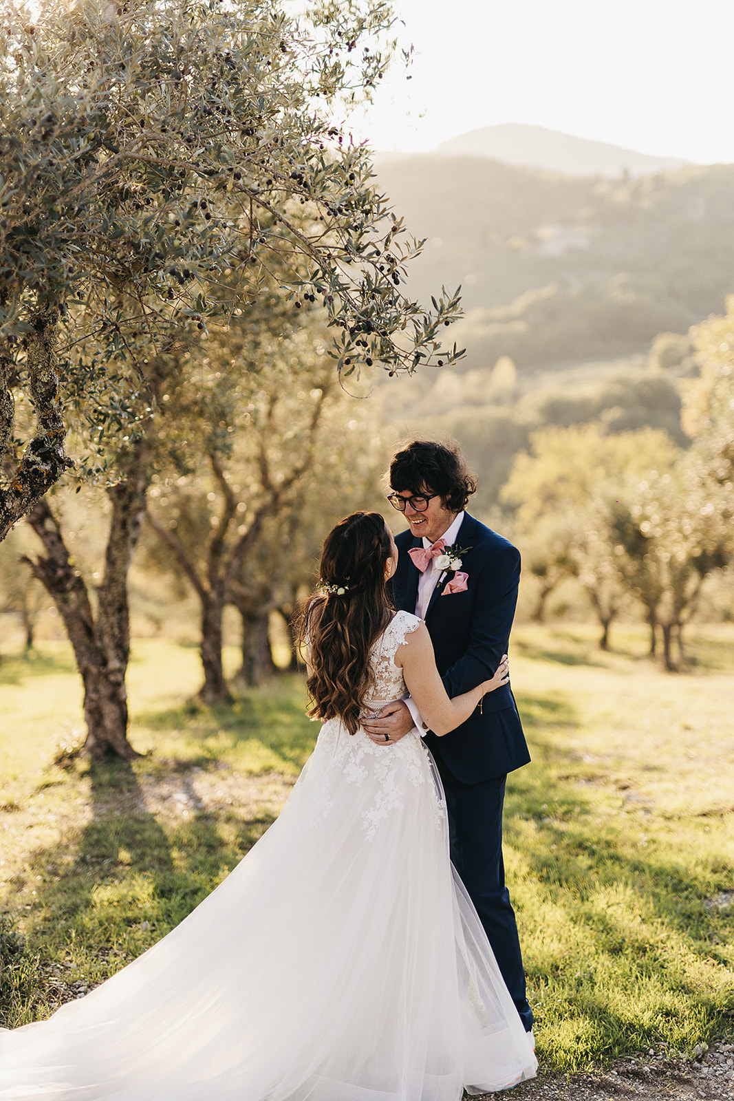 This beautiful wedding took place in Abbazia San Pietro in Valle, nestled in the hills of Umbria near Terni, Italy. 