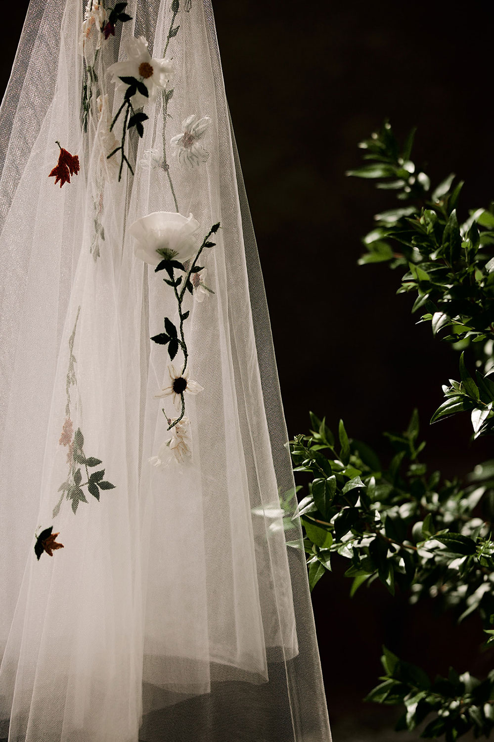 This beautiful wedding took place in Abbazia San Pietro in Valle, nestled in the hills of Umbria near Terni, Italy. 